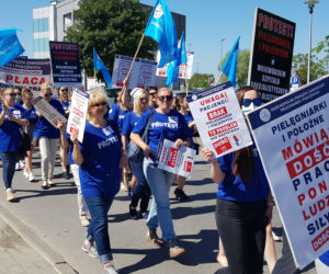 Strajk pielęgniarek i położnych w Olsztynie. Relacja z protestu [ZDJĘCIA]