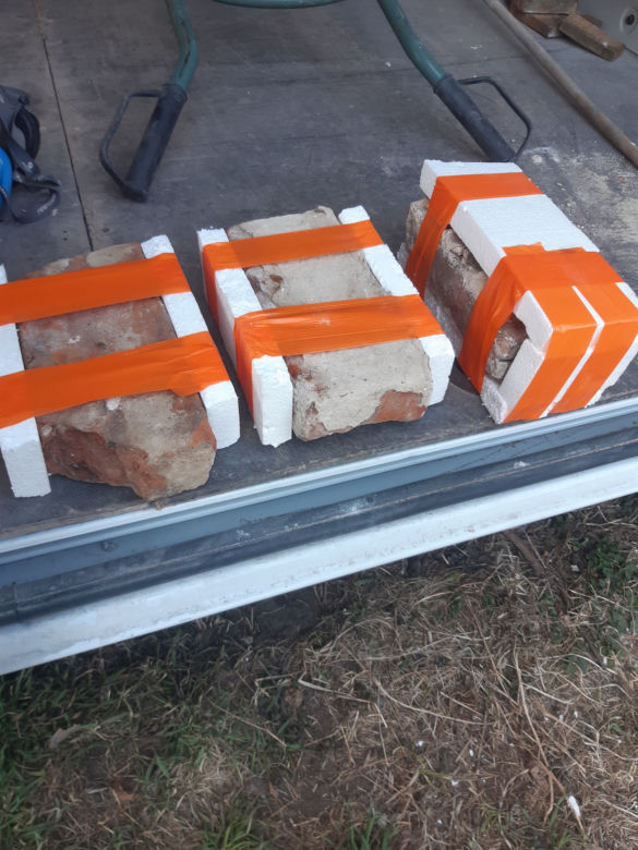 Inskrypcje więźniów aresztu przy 11 Listopada 66