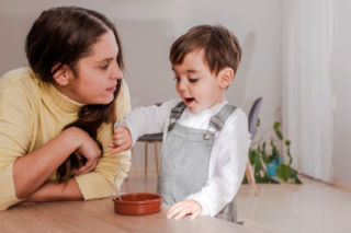 Dziecko nie chce opowiadać o przedszkolu? Ta odpowiedź może być zaskakująco dobrym znakiem