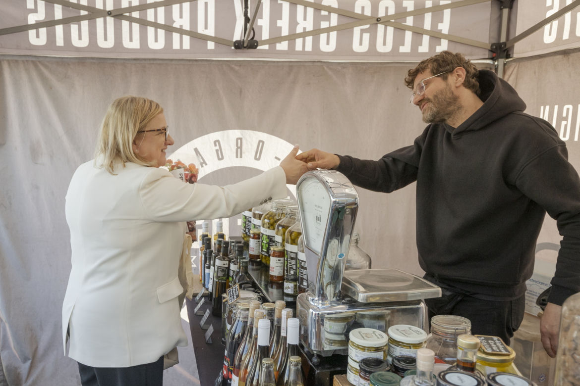 Beata Kempa na bazarze w Brukseli