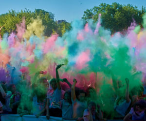 Lublin: Festiwal Kolorów 2018. Kolory Holi wystrzeliły w powietrze!