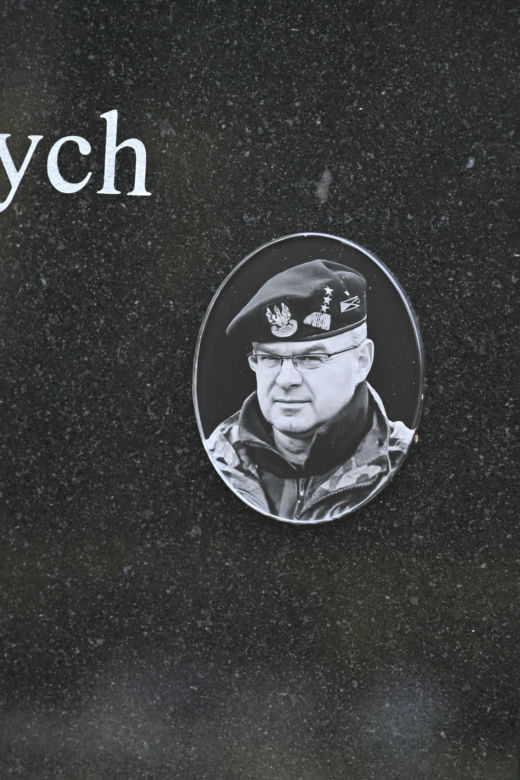 Oto grób gen. Waldemara Skrzypczaka