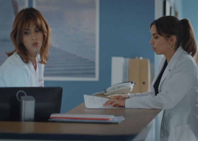 M jak miłość, odcinek 1900. Kama (Michalina Sosna), Aneta (Ilona Janyst)