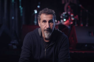 Film o wokaliście System Of A Down - TRAILER. Kiedy zobaczymy dokument o Serju Tankianie?