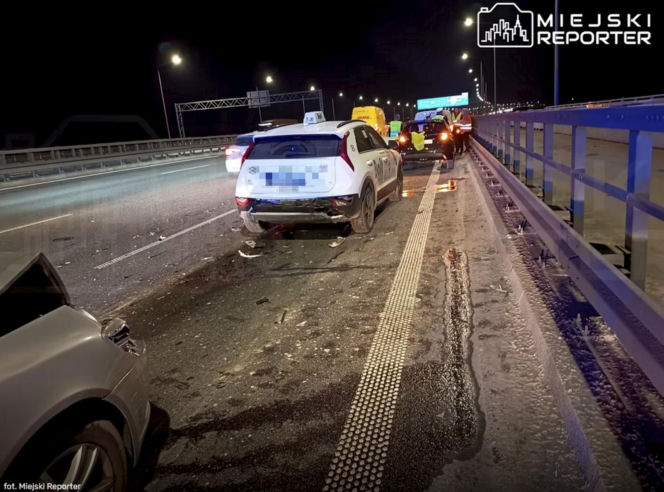 Karambol na S2 po wybuchu agresji drogowej, kierowcy zajeżdżali sobie drogę