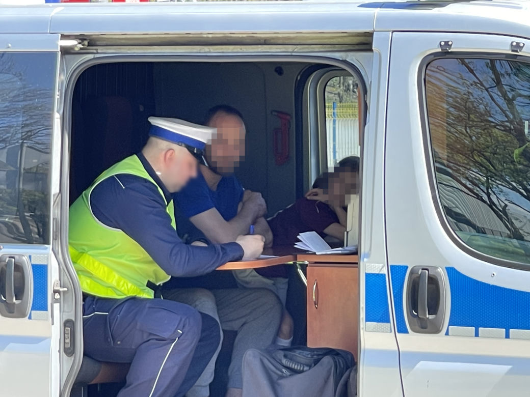 Pijany wiózł 8-letnią córeczkę. Mężczyzna wjechał w tył innego auta 