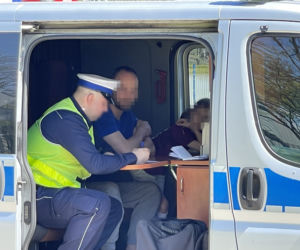 Pijany wiózł 8-letnią córeczkę. Mężczyzna wjechał w tył innego auta 