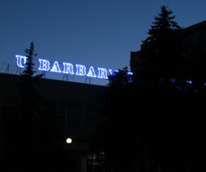 Historyczny neon znów rozświetla ulice Kalisza
