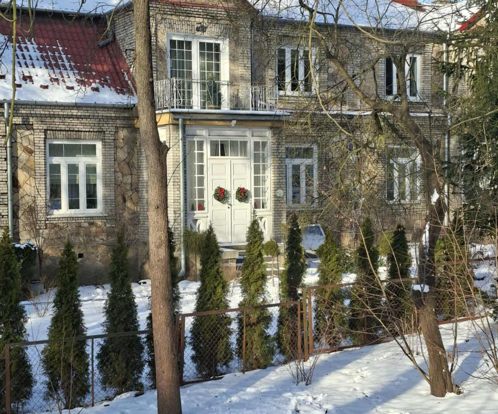 Wille z piaskowca i oszklone werandy. Niezwykła perełka architektoniczna województwa świętokrzyskiego