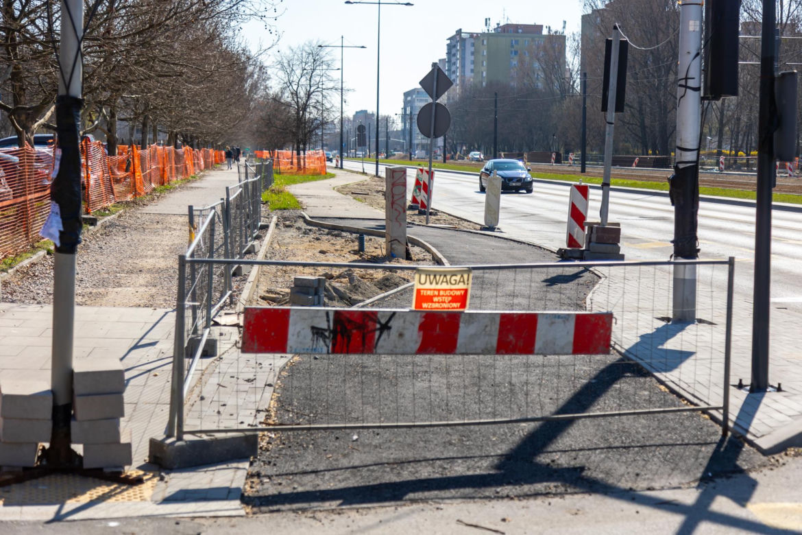 Zbędne łuki na drodze dla rowerów wzdłuż ul. Sobieskiego