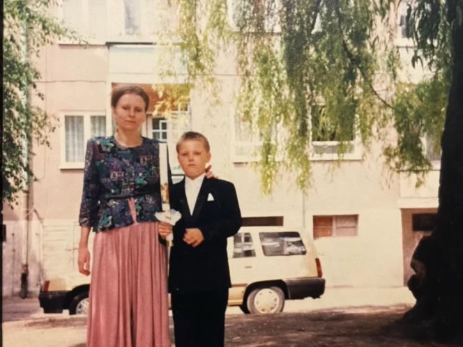 Karol Nawrocki kończy 43 lata! Zobacz, jak wyglądał w dzieciństwie