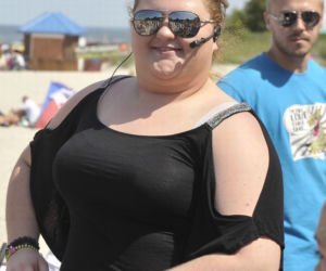 Weronika Grycan TAŃCZY na PLAŻY z dziećmi - ZDJĘCIA