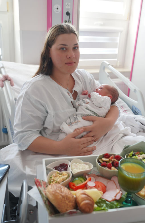 Królewska uczta na porodówce