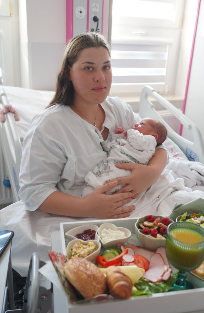 Królewska uczta na porodówce