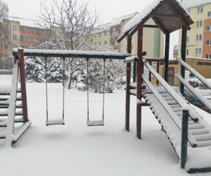 Białystok. Kwietniowy atak zimy. Osiedle pod śniegiem