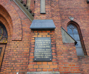 To najpiękniejsze miasteczko województwa łódzkiego. Leży nad jedną z najdłuższych rzek w Polsce