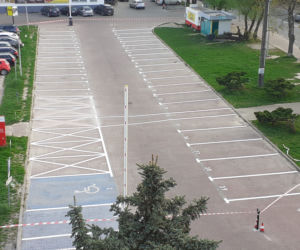 W Starachowicach strefa płatnego parkowania na Strefie. Parking tylko dla najemców biurowca