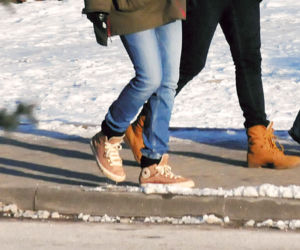 Anna Przybylska w trampkach na mrozie