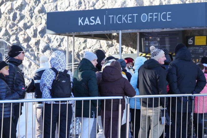Fatalne warunki w Tatrach. Jest mroźno, ślisko, a szlaki są zasypane śniegiem. TPN ostrzega turystów