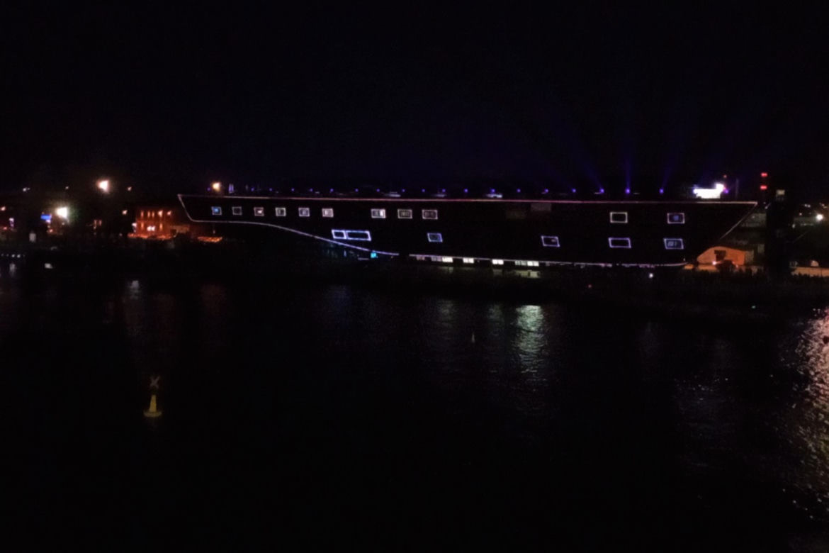 Pokaz iluminacji z okazji otwarcia Morskiego Centrum Nauki