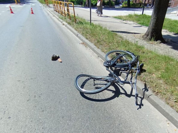 61-letni rowerzysta wjechał wprost pod nadjeżdżające audi na jednym ze skrzyżowań w Lęborku