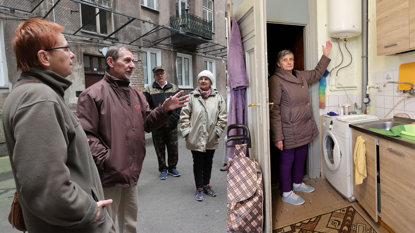 Urzędnicy ekspresowo wysiedlają mieszkańców kamienicy przy ul Wileńskiej. „Po 30 latach zabiorą nam dom”