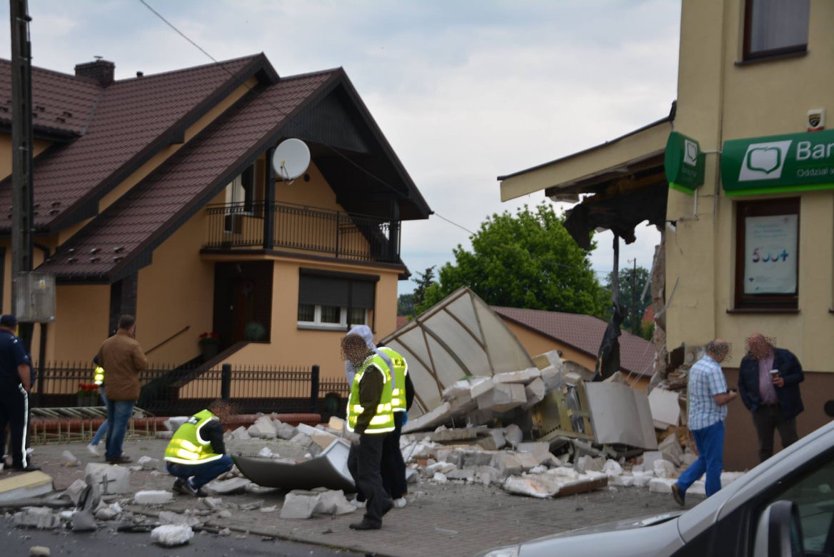 Ktoś wysadził bankomat w powietrze