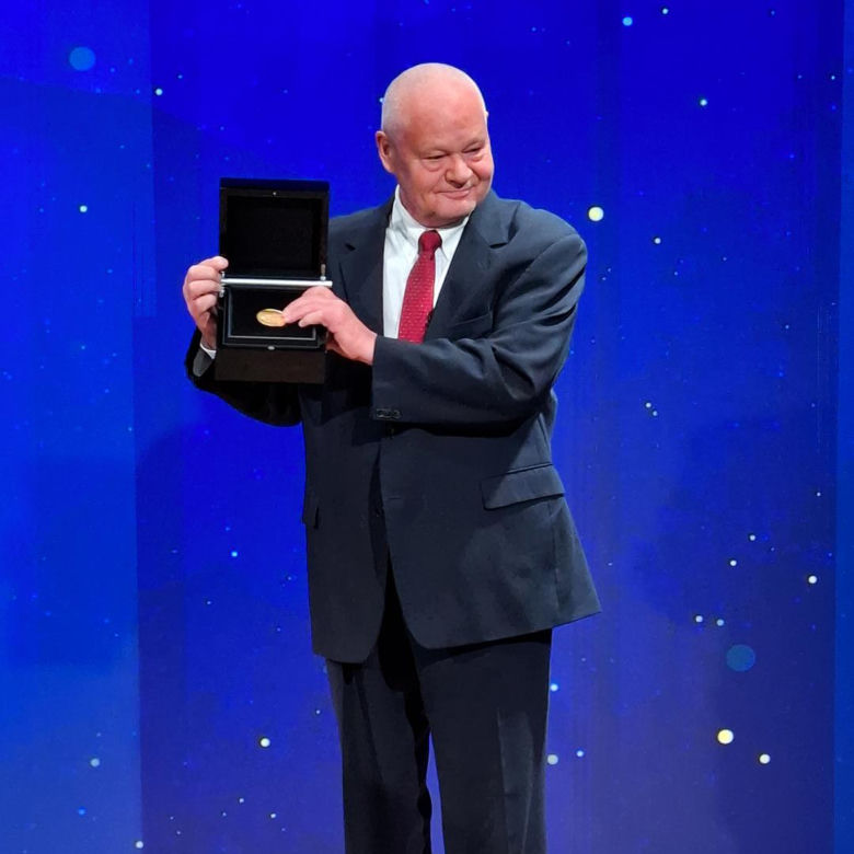Prezes NBP Adam Glapiński z nagrodą "Lámfalussy Award"