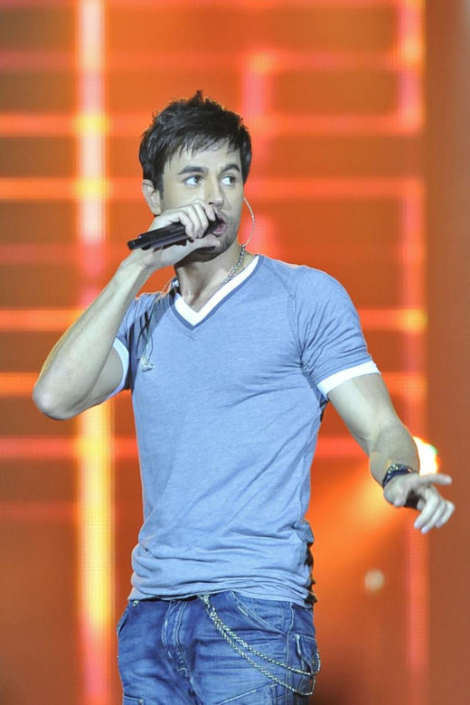 Enrique Iglesias kończy karierę! Zobacz jak się zmieniał!