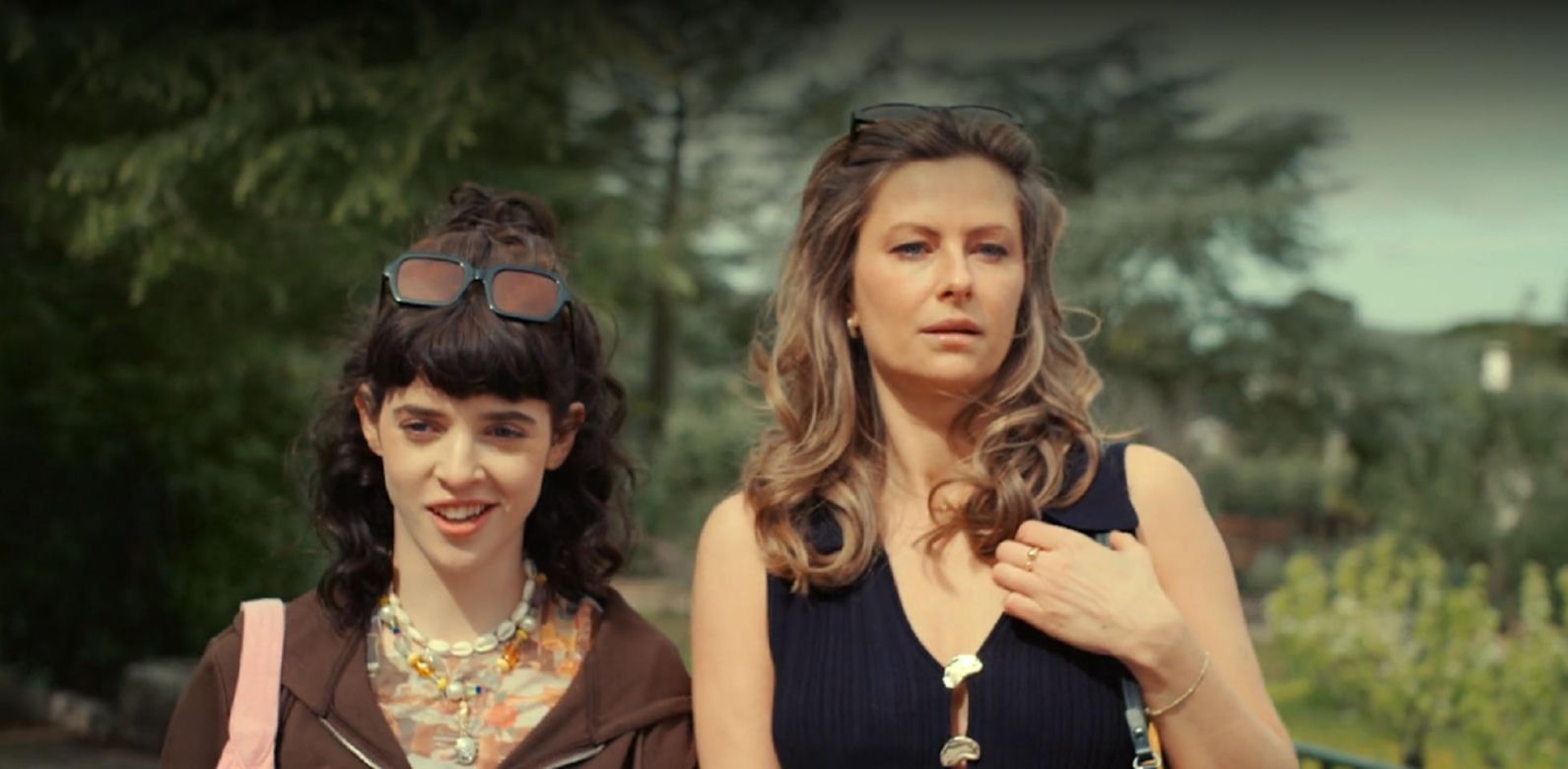Felicita odc. 4.  Zośka (Laura Breszka), Oliwia (Klementyna Karnkowska)