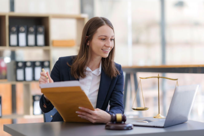 Koniec przywilejów! Rząd Tuska każe płacić pierwszej damie, księżom i rolnikom