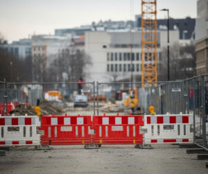Koniec handlu przed Halą Mirowską? Rusza budowa ścieżki rowerowej