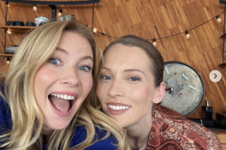 Barwy szczęścia. Renata (Anna Mrozowska), Dominika (Karolina Chapko)