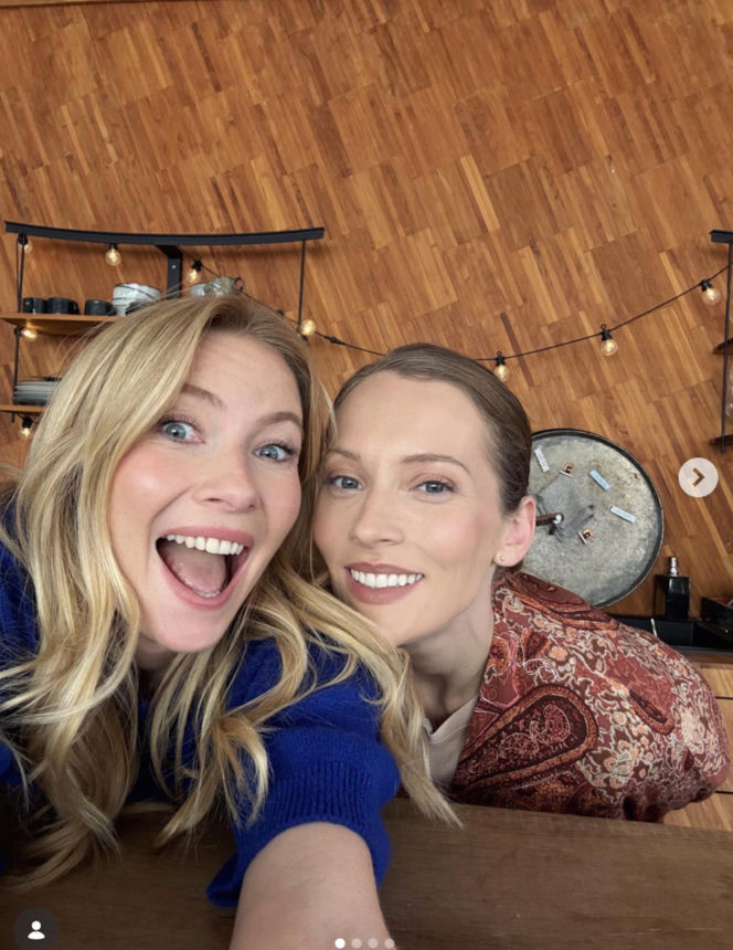 Barwy szczęścia. Renata (Anna Mrozowska), Dominika (Karolina Chapko)
