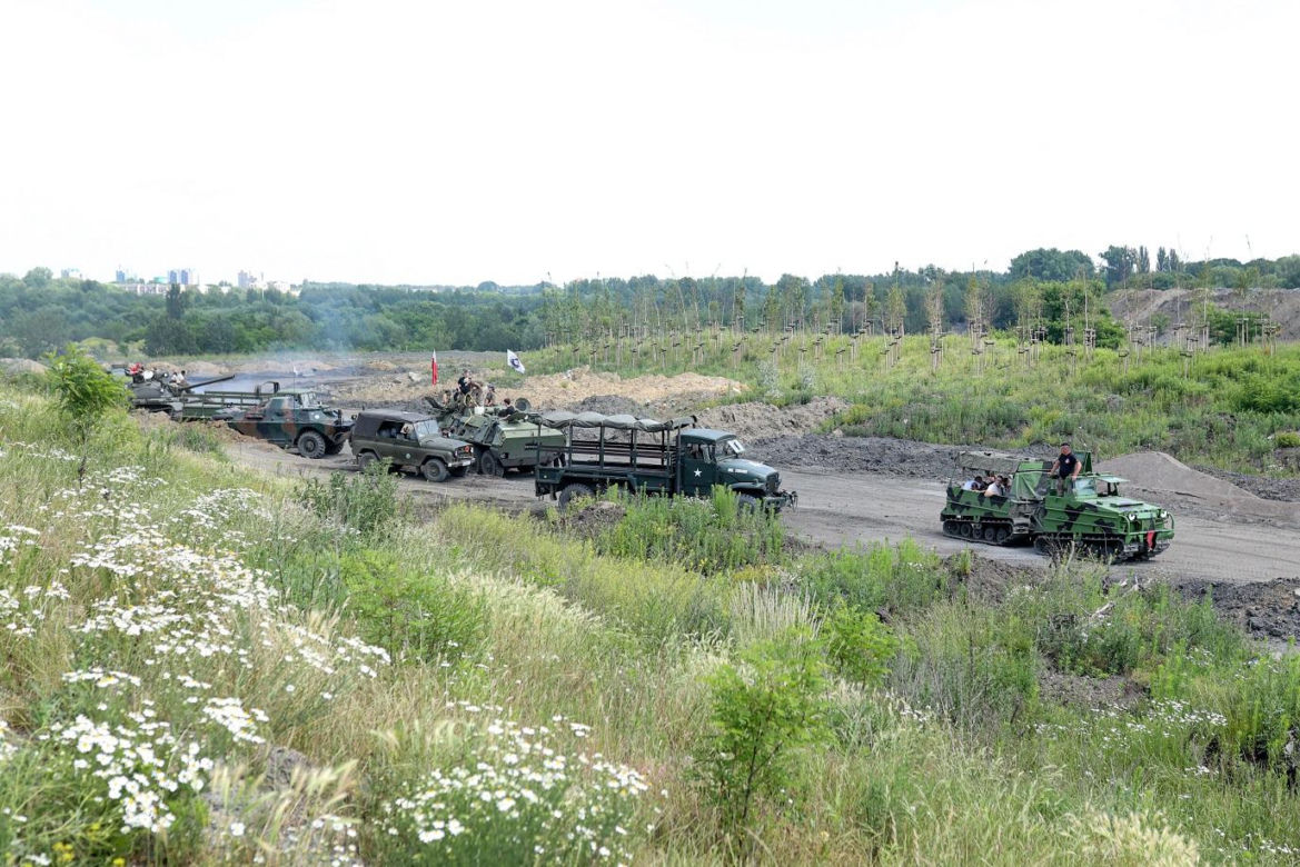 Śląskie Manewry 2024. Miłośnicy militariów spotkali się w Bytomiu