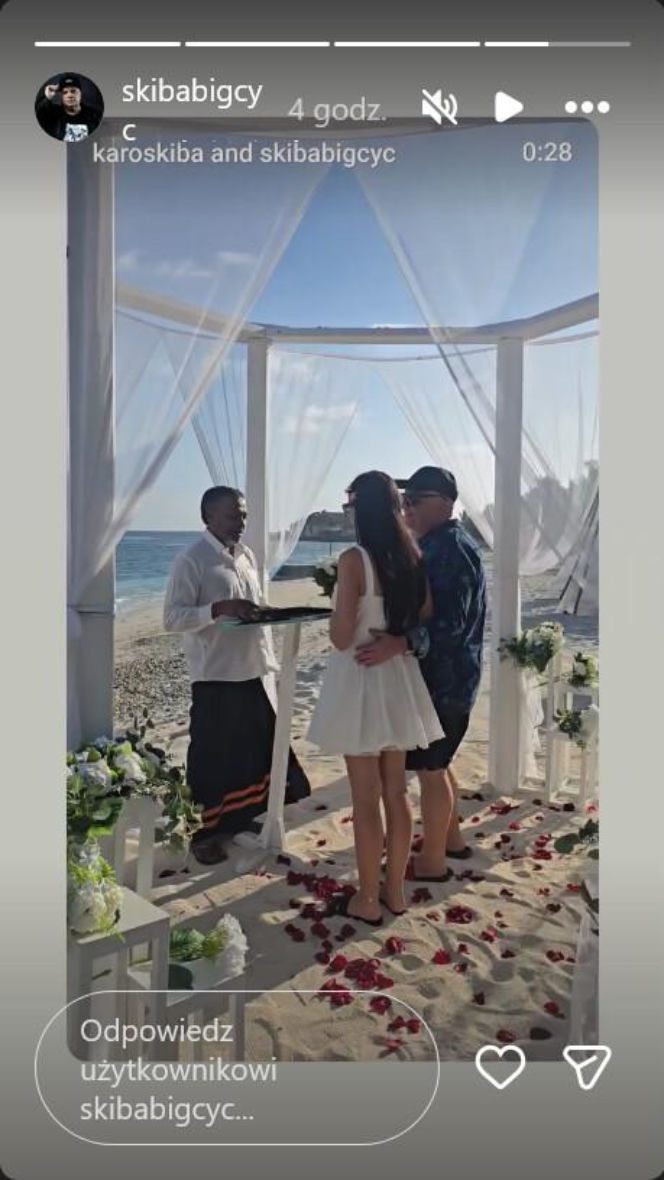 Skiba powiedział TAK na Malediwach! Ślub na plaży i noc poślubna jak z bajki
