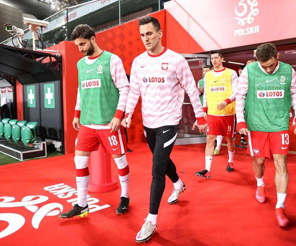 Bartosz Bereszyński wychodzi z tunelu na stadionie. O transferze piłkarza do Motoru Lublin przeczytasz na SE Supersport.