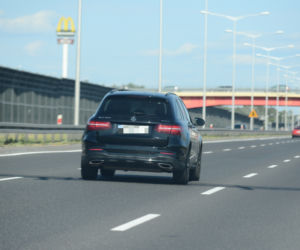Bartłomiej Misiewicz w Mercedesie Klasy GLC 250 4MATIC