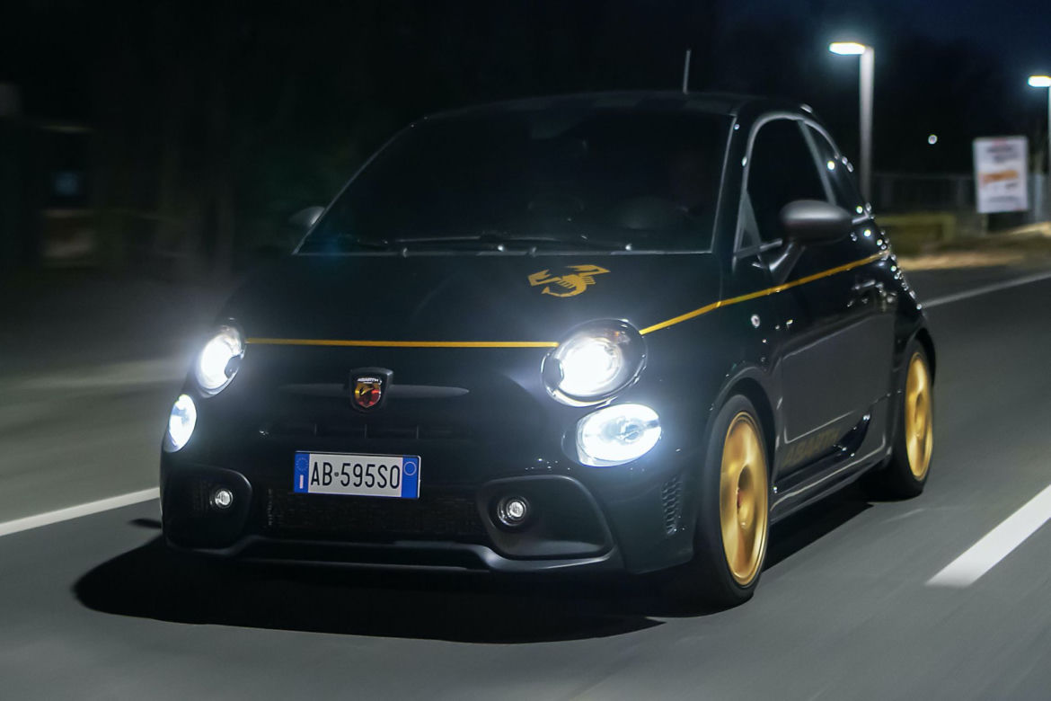Abarth 595 Monster Energy Yamaha i Scorpioneoro