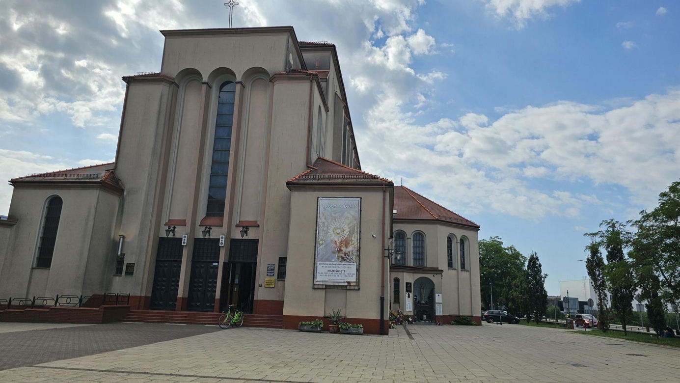 Urodziła Pawełka po kościołem