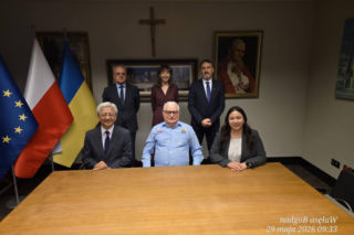 Wałęsa zdjął z piersi ukraińską flagę. To reakcja na Bohaterów UPA