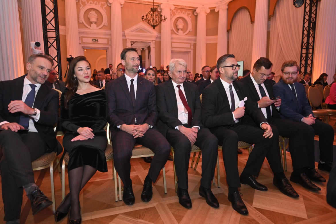 Posłanka Uznańska-Wiśniewska zadała szyku na gali Złoty Laur "Super Biznesu"