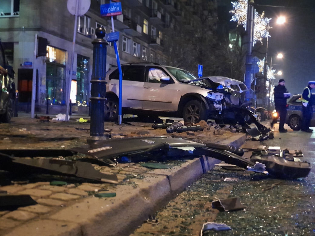 Zderzenie BMW z taksówką na Marszałkowskiej