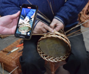 Rudnik nad Sanem. Tutaj powstają wielkanocne koszyki! [ZDJĘCIA]