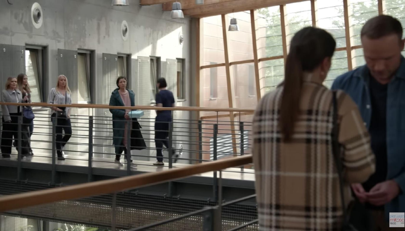 Pierwsza miłość odc. 4043. Kinga (Aleksandra Zienkiewicz), Janek (Maciej Mikołajczyk)