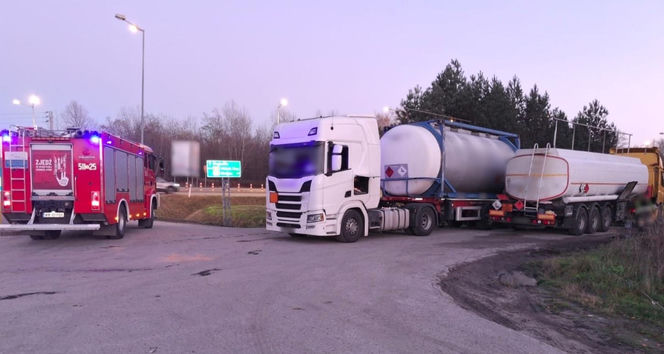 Na DK 50 nieszczelna cysterna przewoziła benzynę z Litwy na Ukrainę
