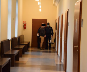 16-latek zgwałcony w opuszczonym internacie w Pustkowie-Osiedlu. Ruszył proces [ZDJĘCIA]