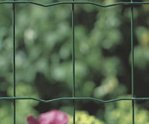 Ogrodzenie z siatki: bezpieczne i funkcjonalne