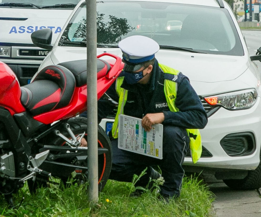 Motocyklista runął na jezdnię