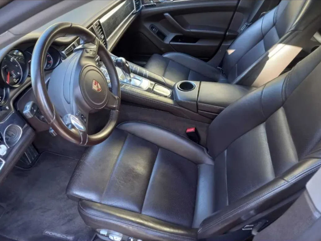 Porsche Panamera Karawan